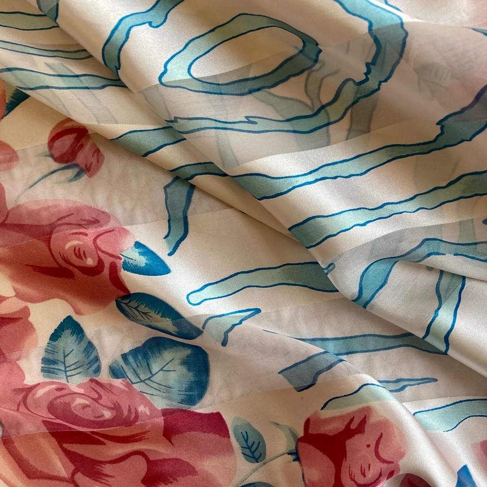 FLORAL spring silk scarf. - Picture 8 of 11